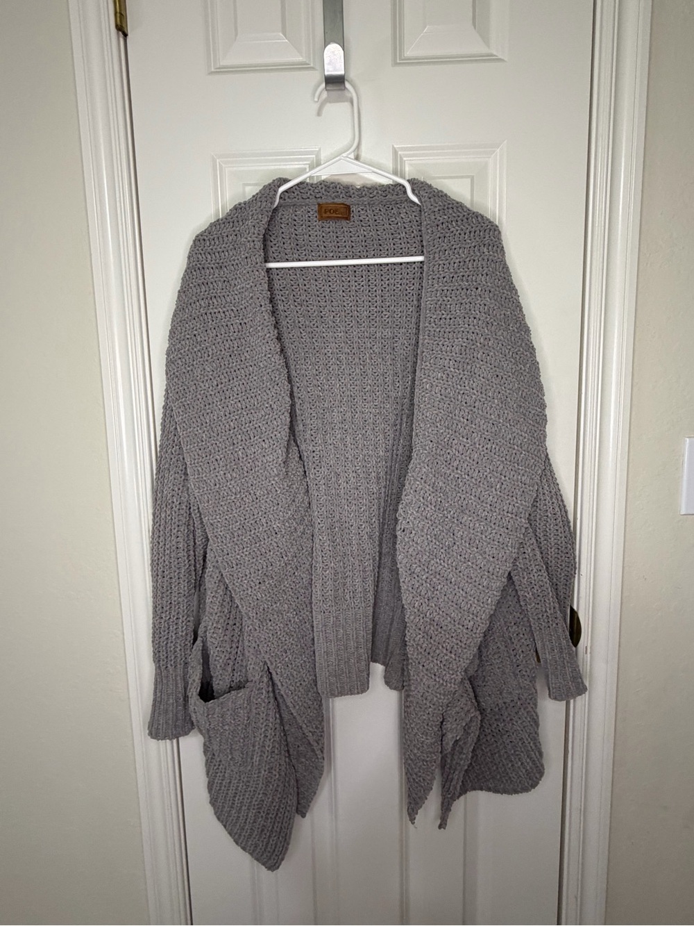 POL Gray Open-Front Chunky Knit Cardigan (callout)